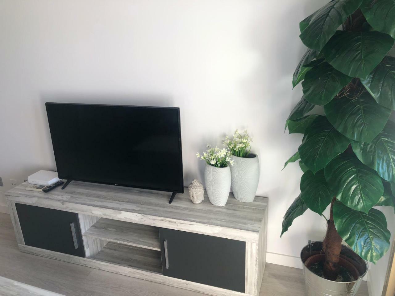 La Moderna Apartament Салоу Екстериор снимка